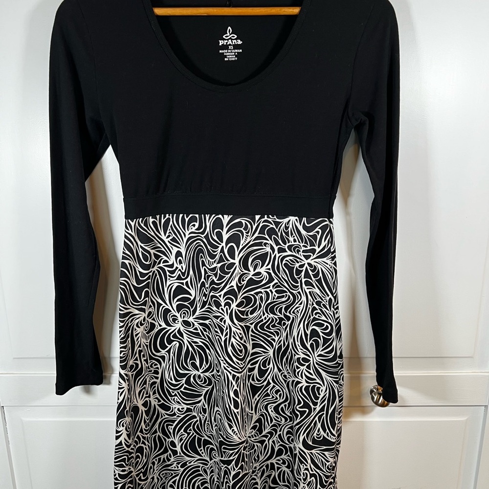 PrAna Dress Women's X Small Long Sleeve Midi Length Black & White
